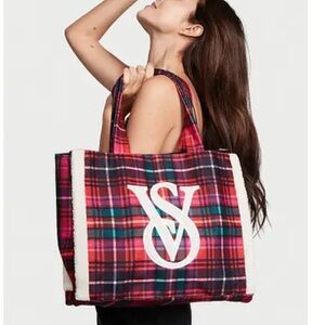 Victoria's Secret Tartan Plaid Tote with Logo fleece trim -Black Friday 2022 NWT